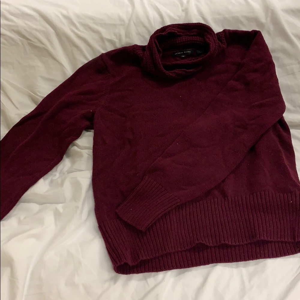 Gorgeous loose turtle neck